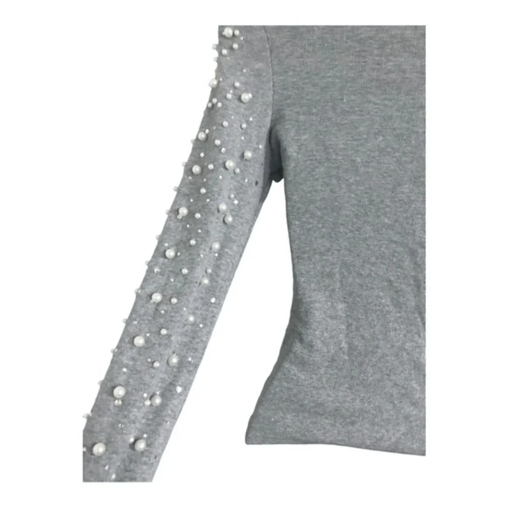 Beautiful Stunning pearl beaded gray long sleeve sweater knit top size small new